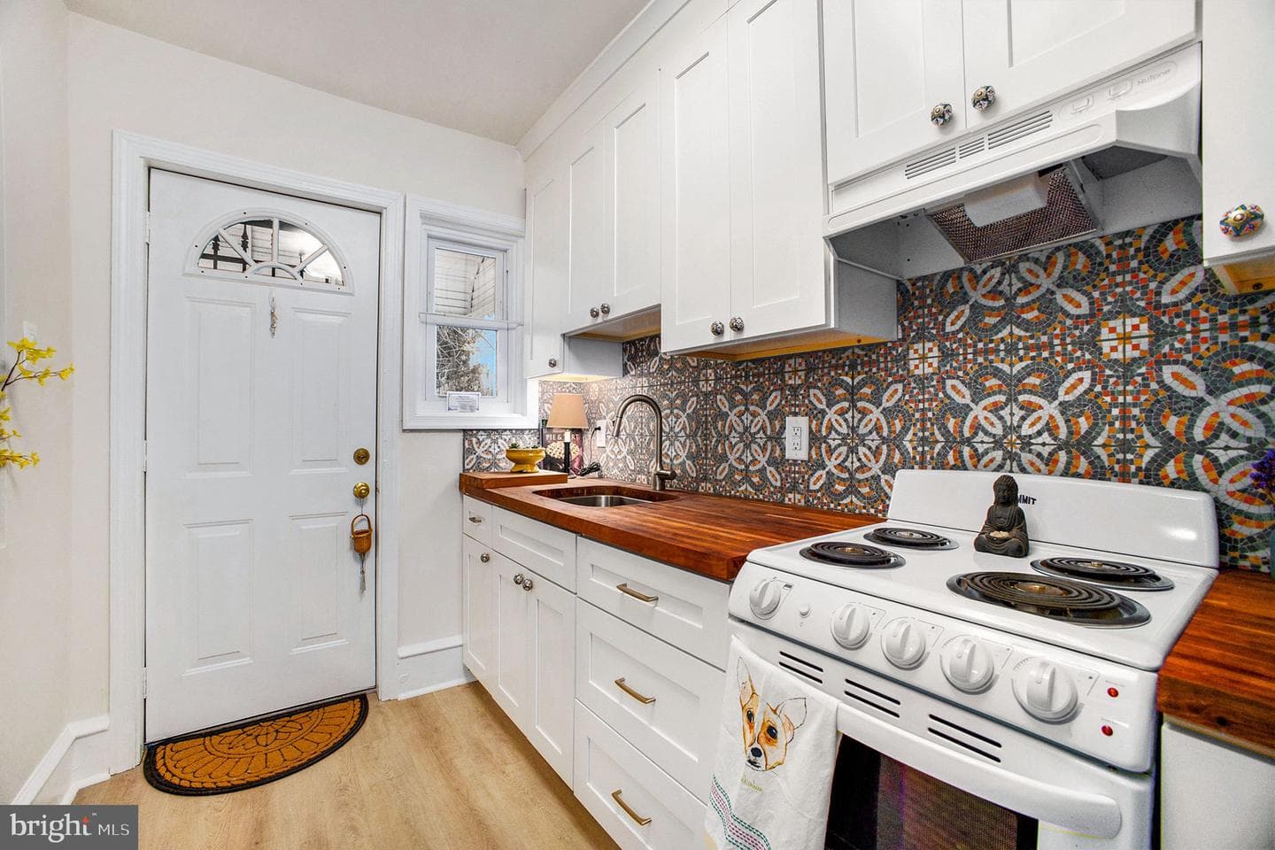 422 Vernon Street photo 16