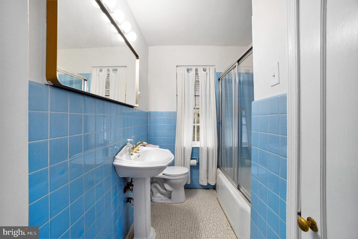 422 Vernon Street photo 17