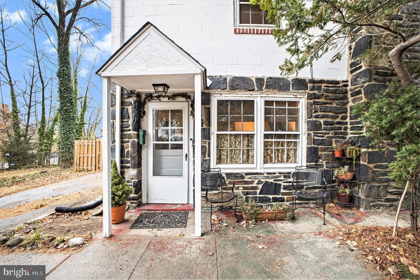 422 Vernon Street photo 2