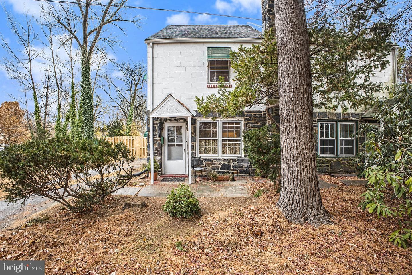 422 Vernon Street photo 3