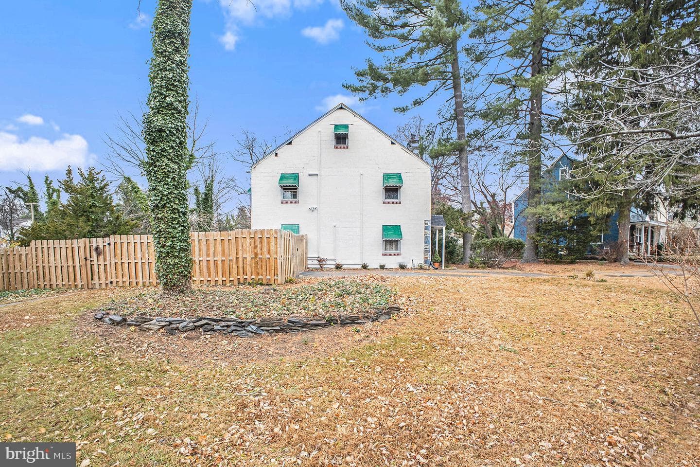 422 Vernon Street photo 4