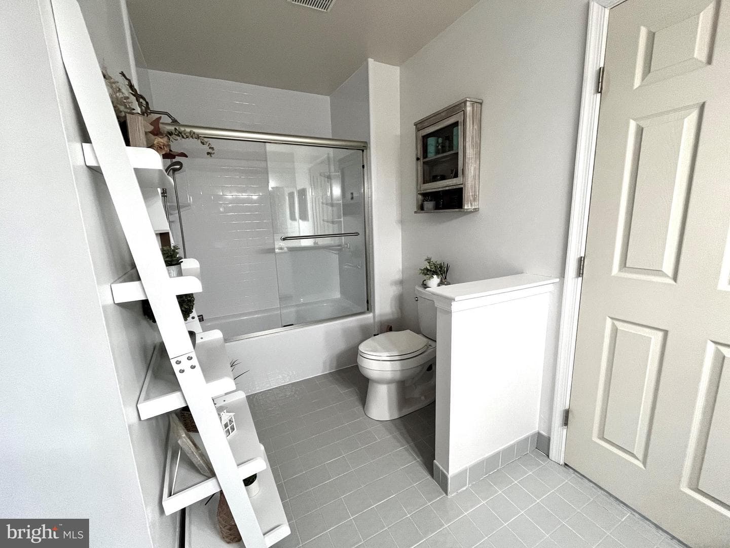 209 Aucott Road photo 18