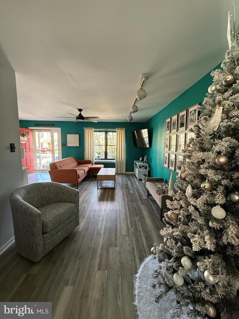 209 Aucott Road photo 2