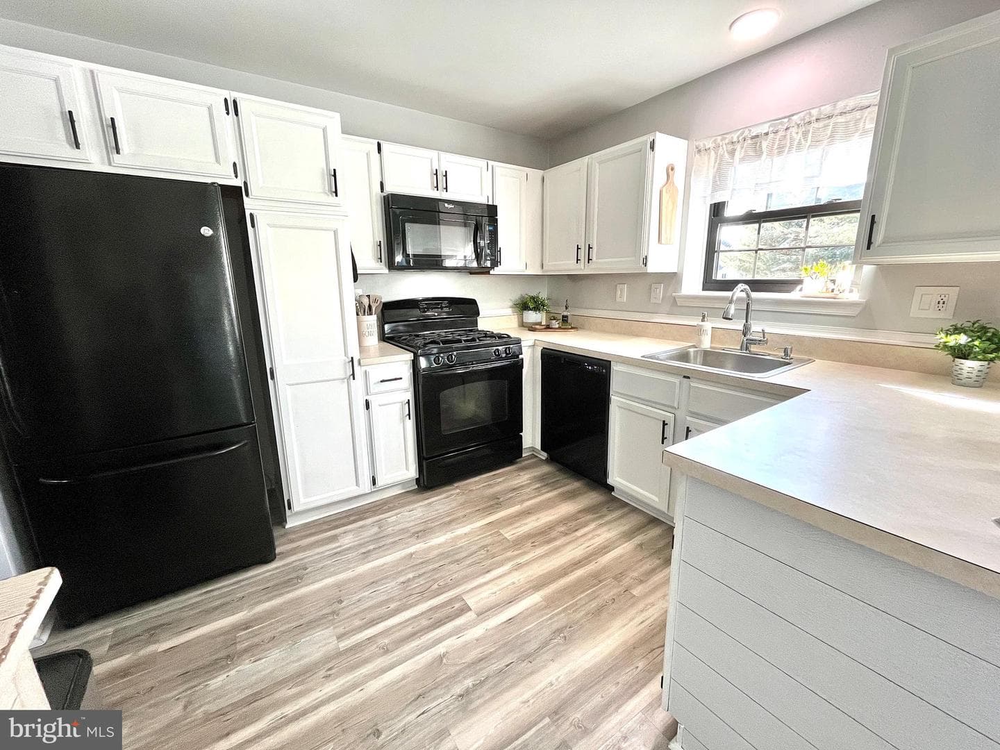 209 Aucott Road photo 8
