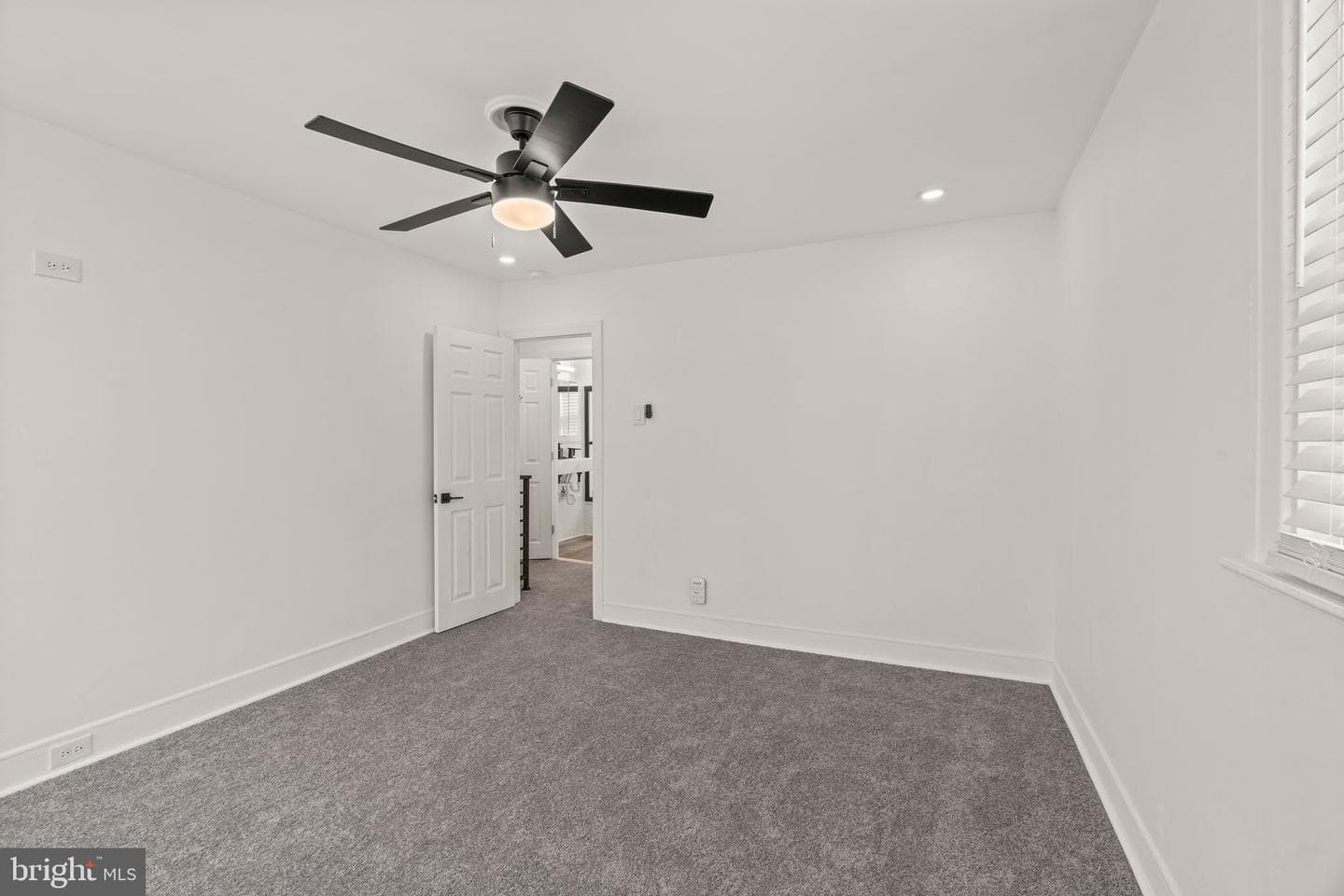 826 Rundale photo 17