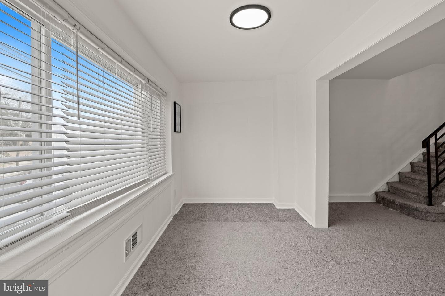 826 Rundale photo 2