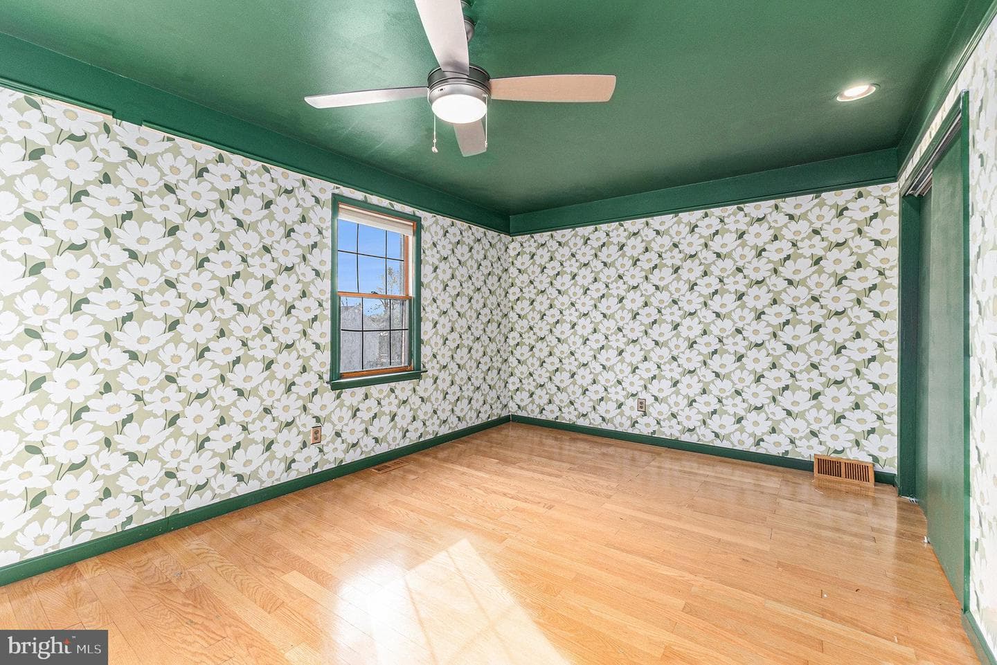 392 Scola Road photo 32