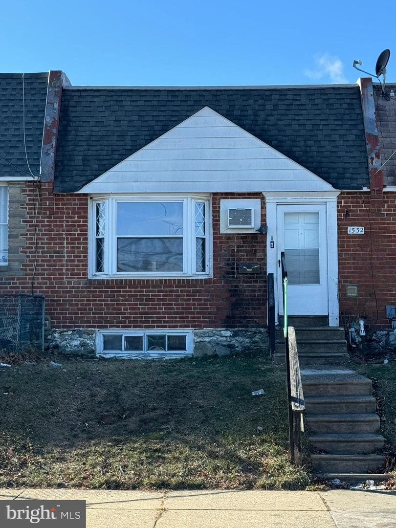 1532 Summit Street photo 1