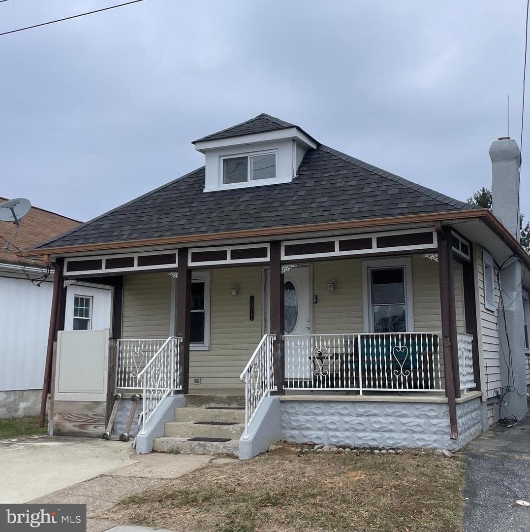 1017 Langley Street photo 1