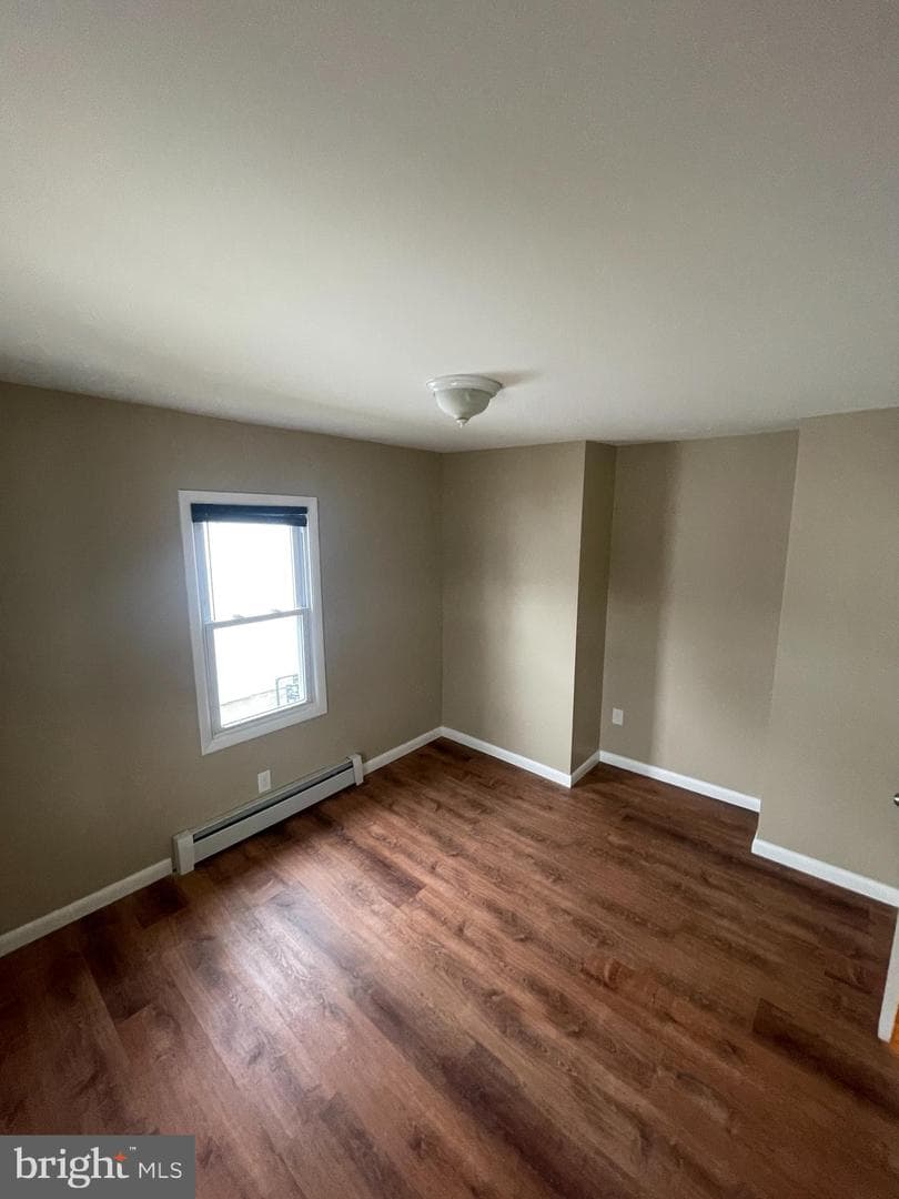 1017 Langley Street photo 4