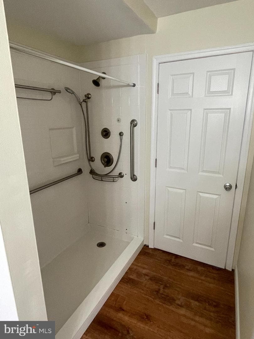 1017 Langley Street photo 5