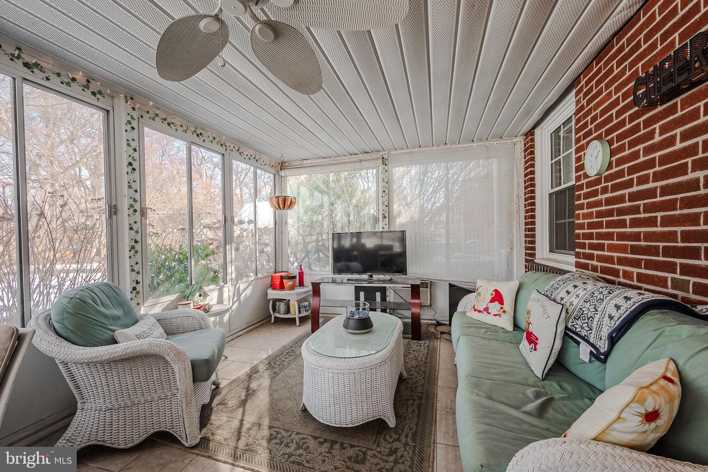 411 Perry Street photo 17