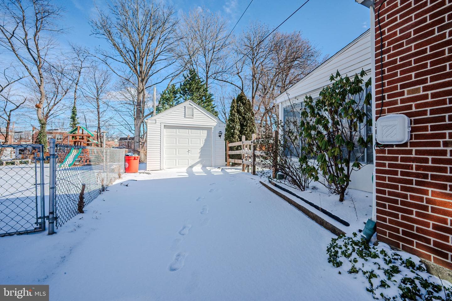 411 Perry Street photo 4
