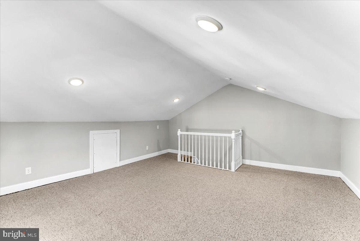 135 Sycamore Road photo 19