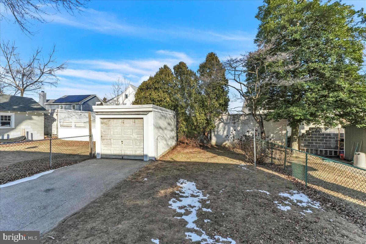 135 Sycamore Road photo 24