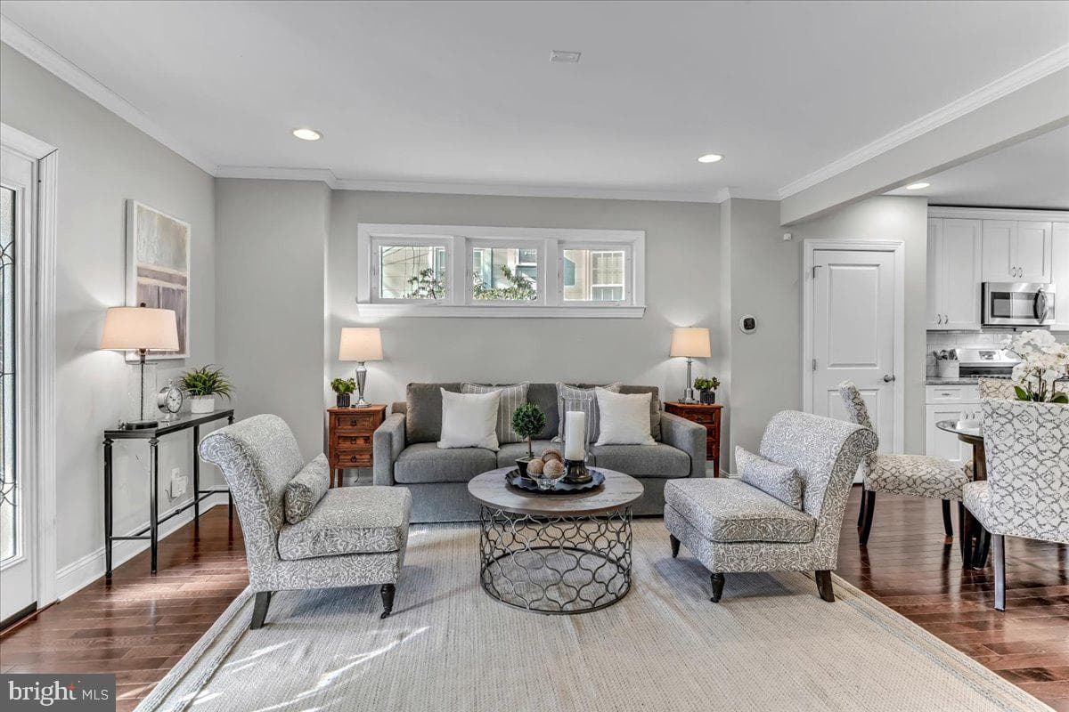 135 Sycamore Road photo 3