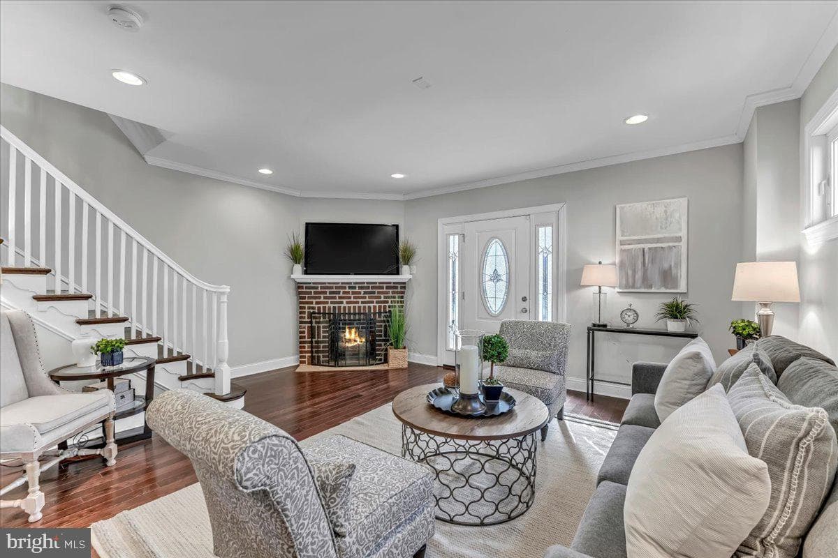 135 Sycamore Road photo 5