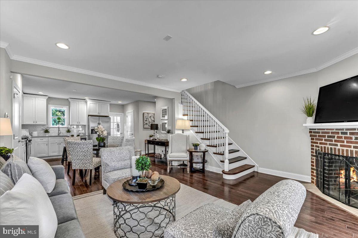 135 Sycamore Road photo 6