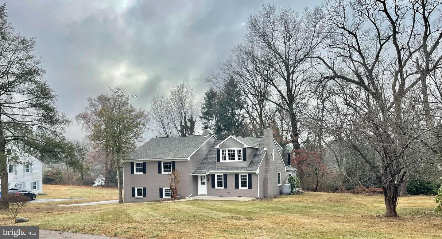 212 Grandview Road photo 1