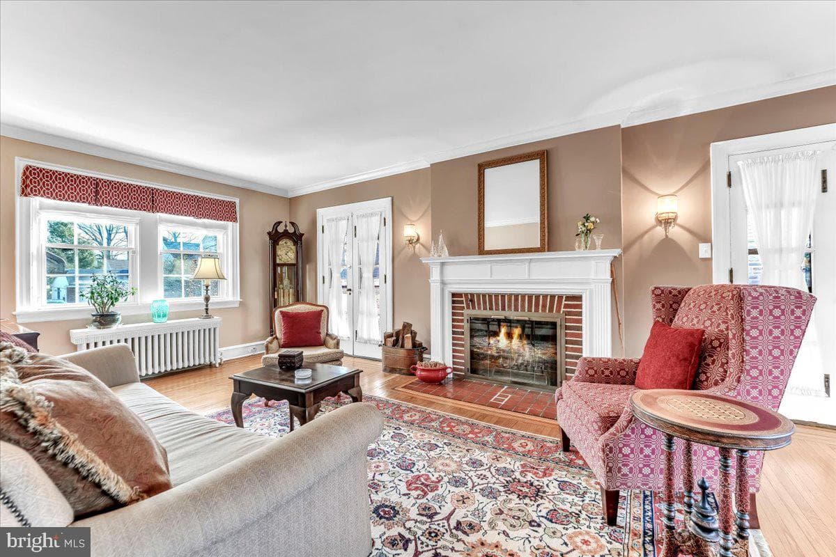 627 Ardmore Avenue photo 3