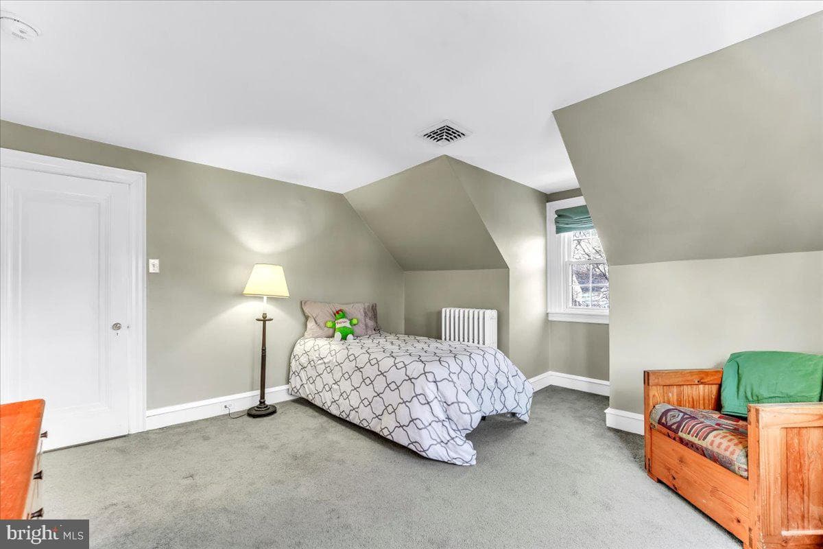 627 Ardmore Avenue photo 32