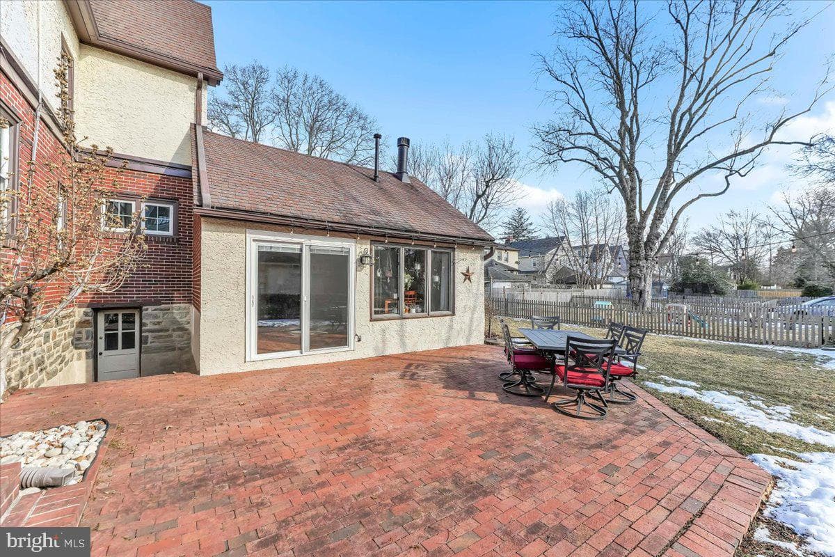 627 Ardmore Avenue photo 38