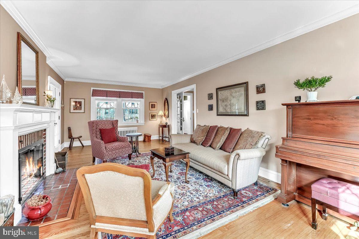 627 Ardmore Avenue photo 4