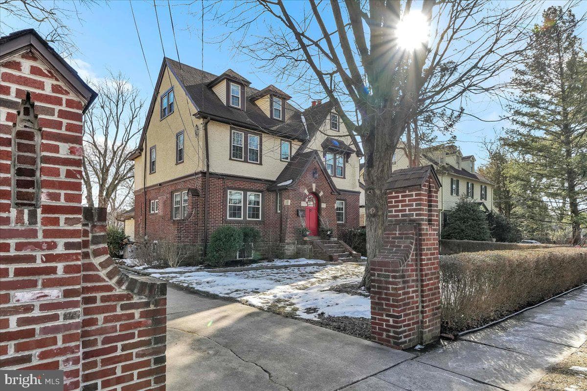 627 Ardmore Avenue photo 40