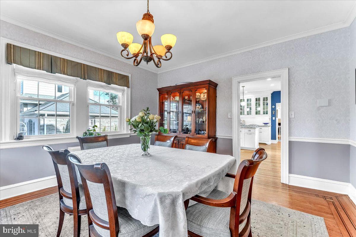 627 Ardmore Avenue photo 8