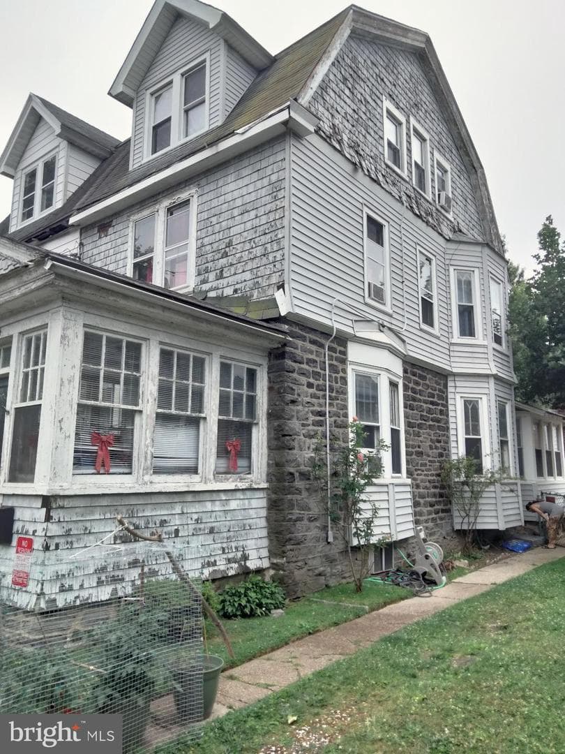 2414 Edgmont Avenue photo 2