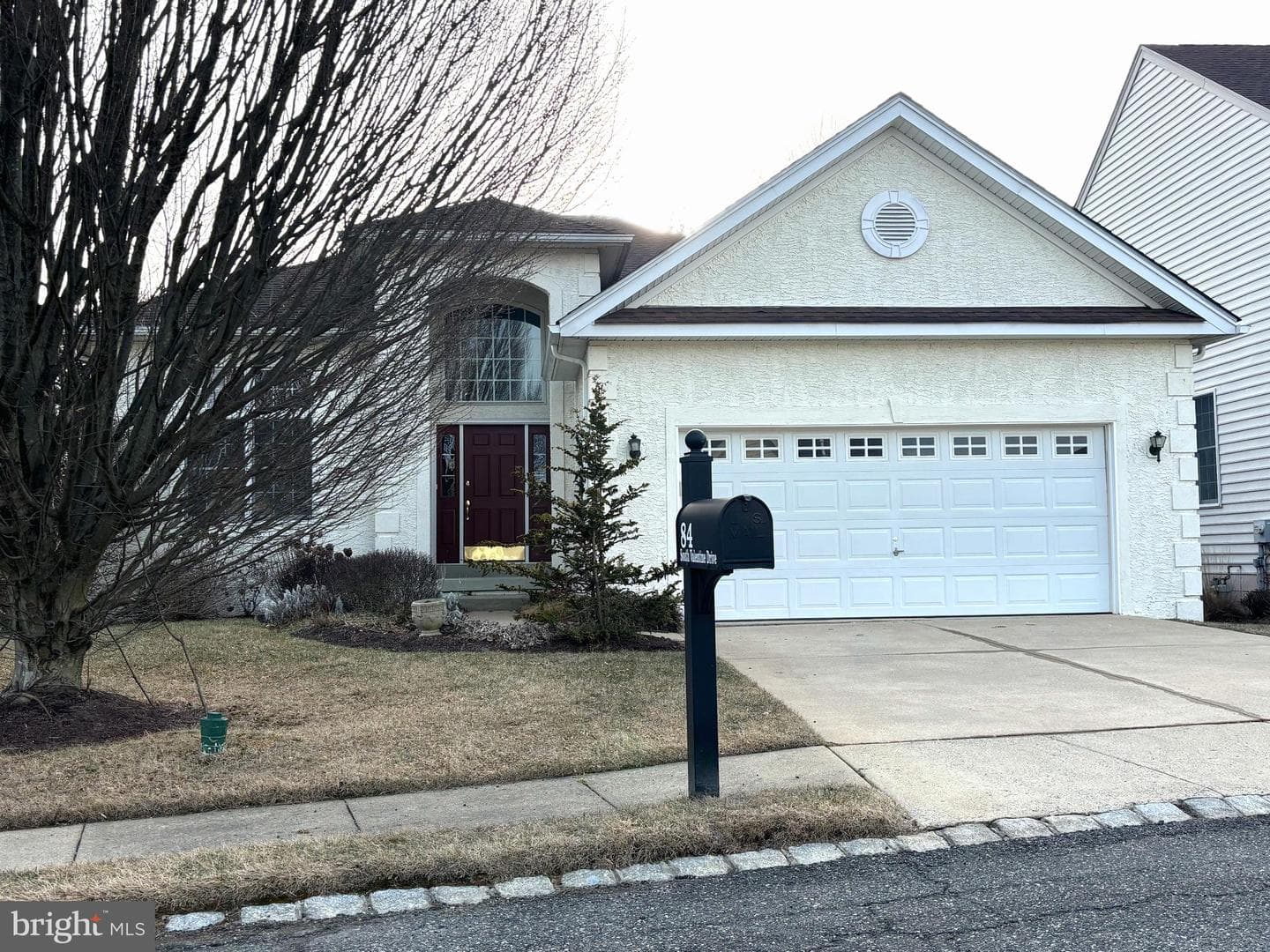 84 S Valentine Drive photo 2