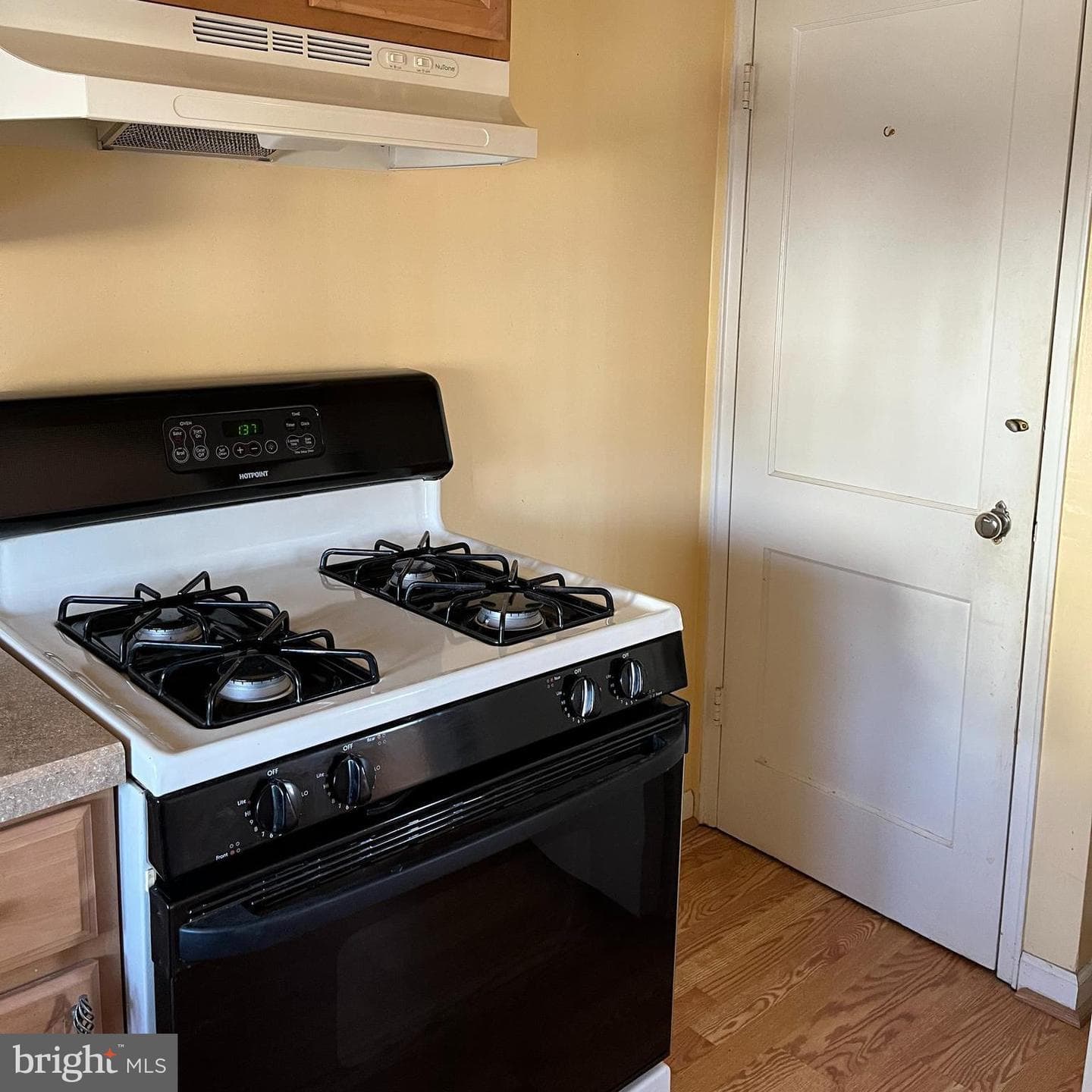 200 W Sylvan Avenue photo 11