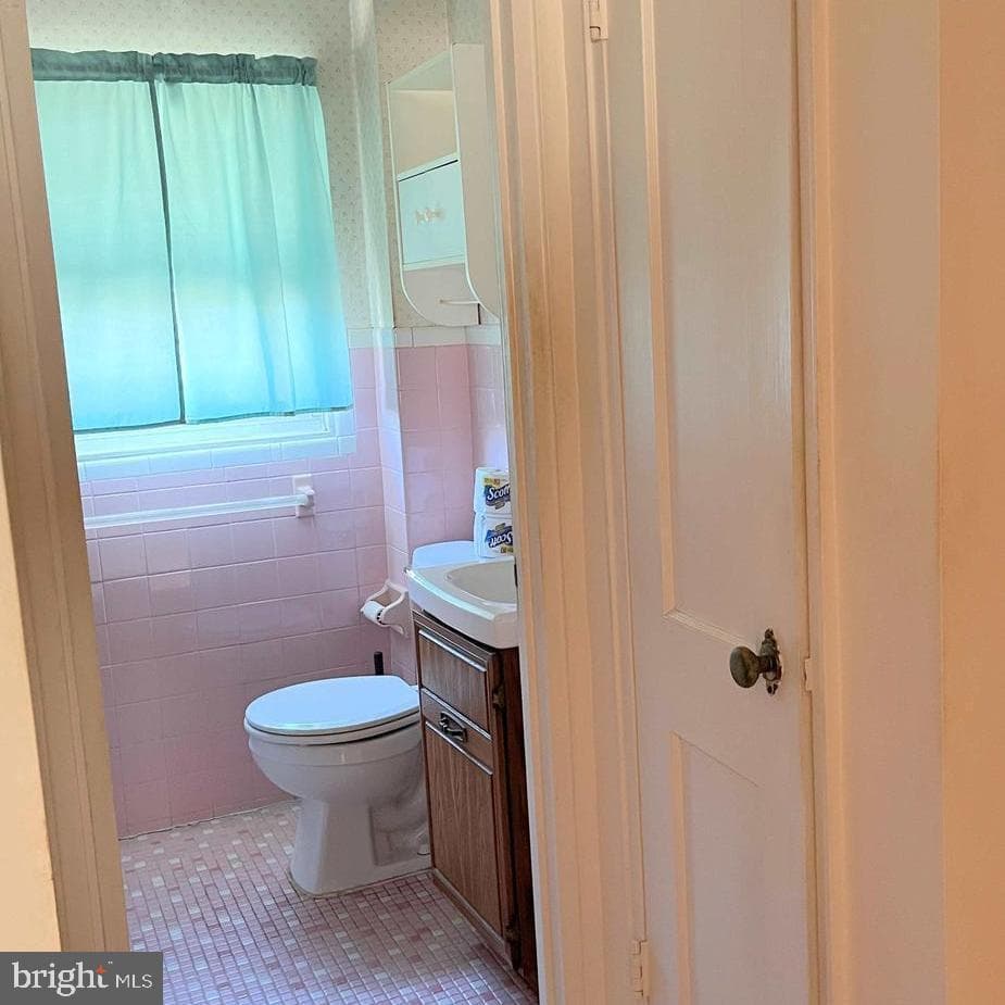 200 W Sylvan Avenue photo 18