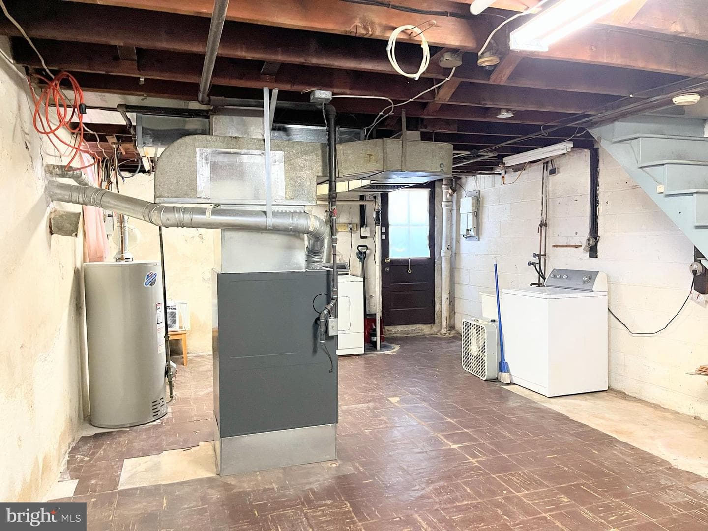 200 W Sylvan Avenue photo 28