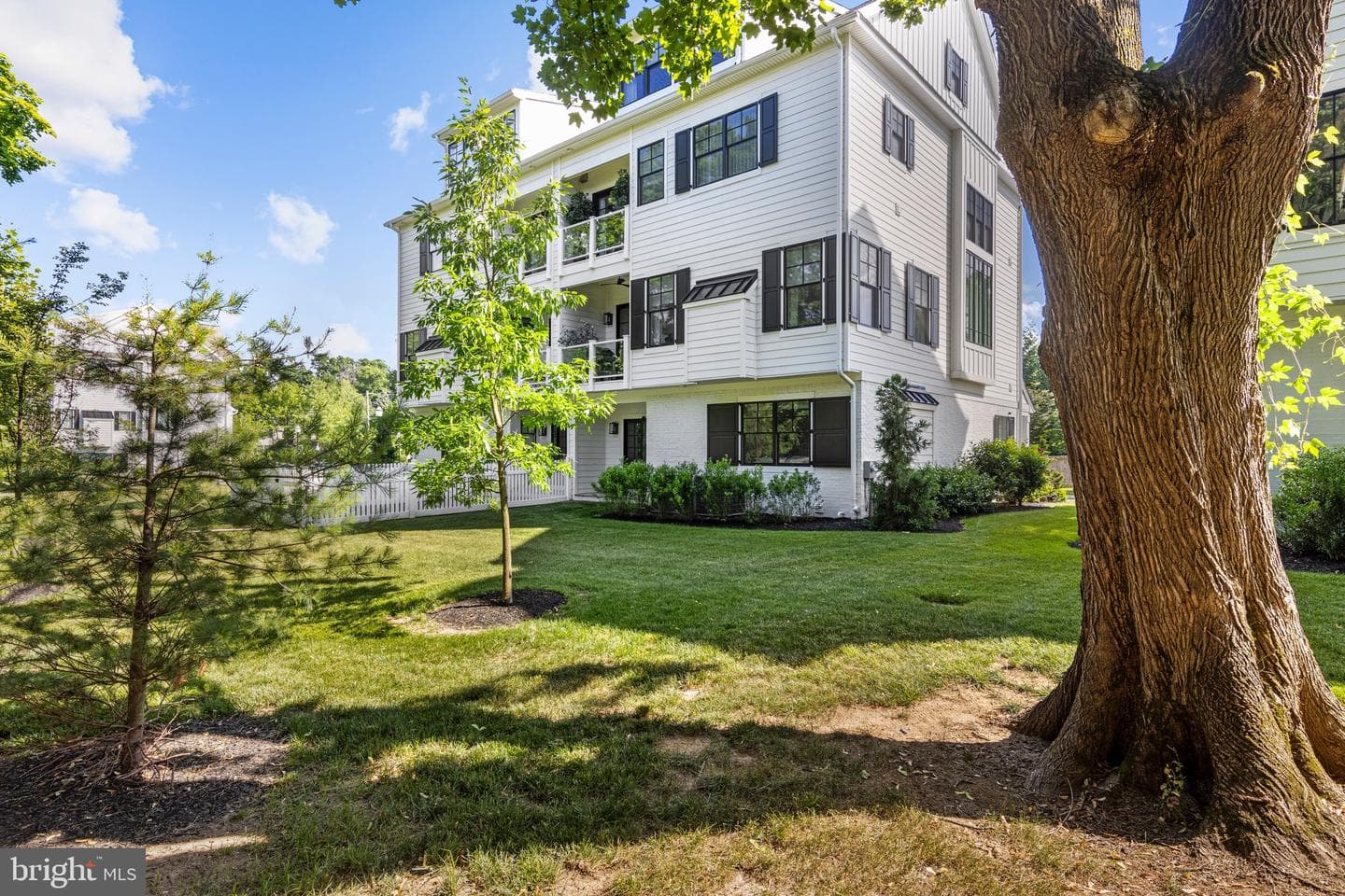 421 Maplewood Avenue photo 39