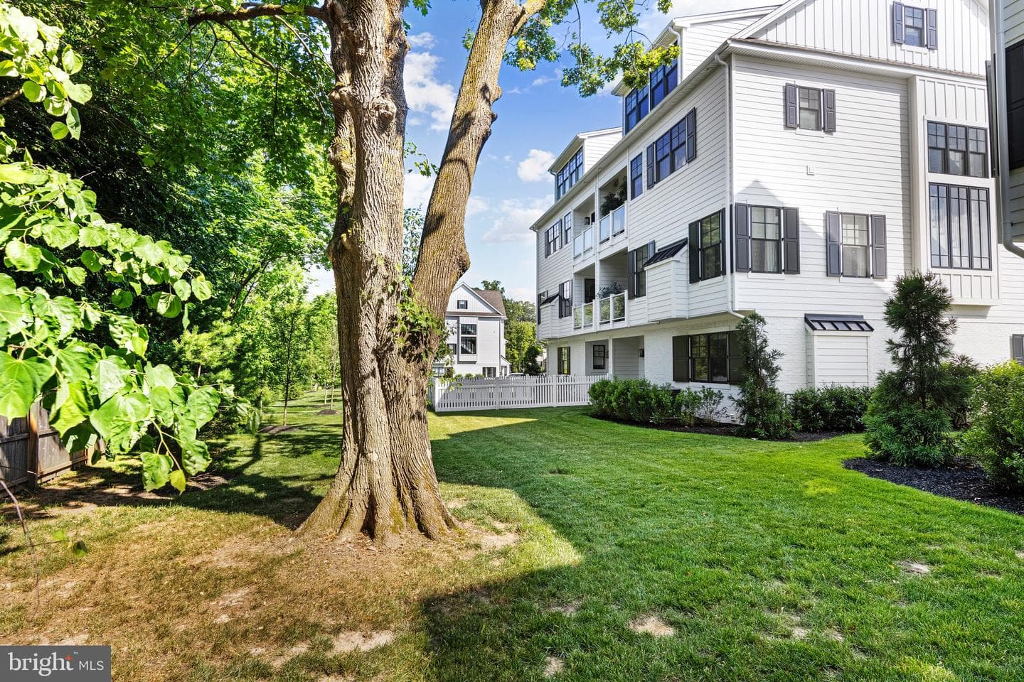 421 Maplewood Avenue photo 40