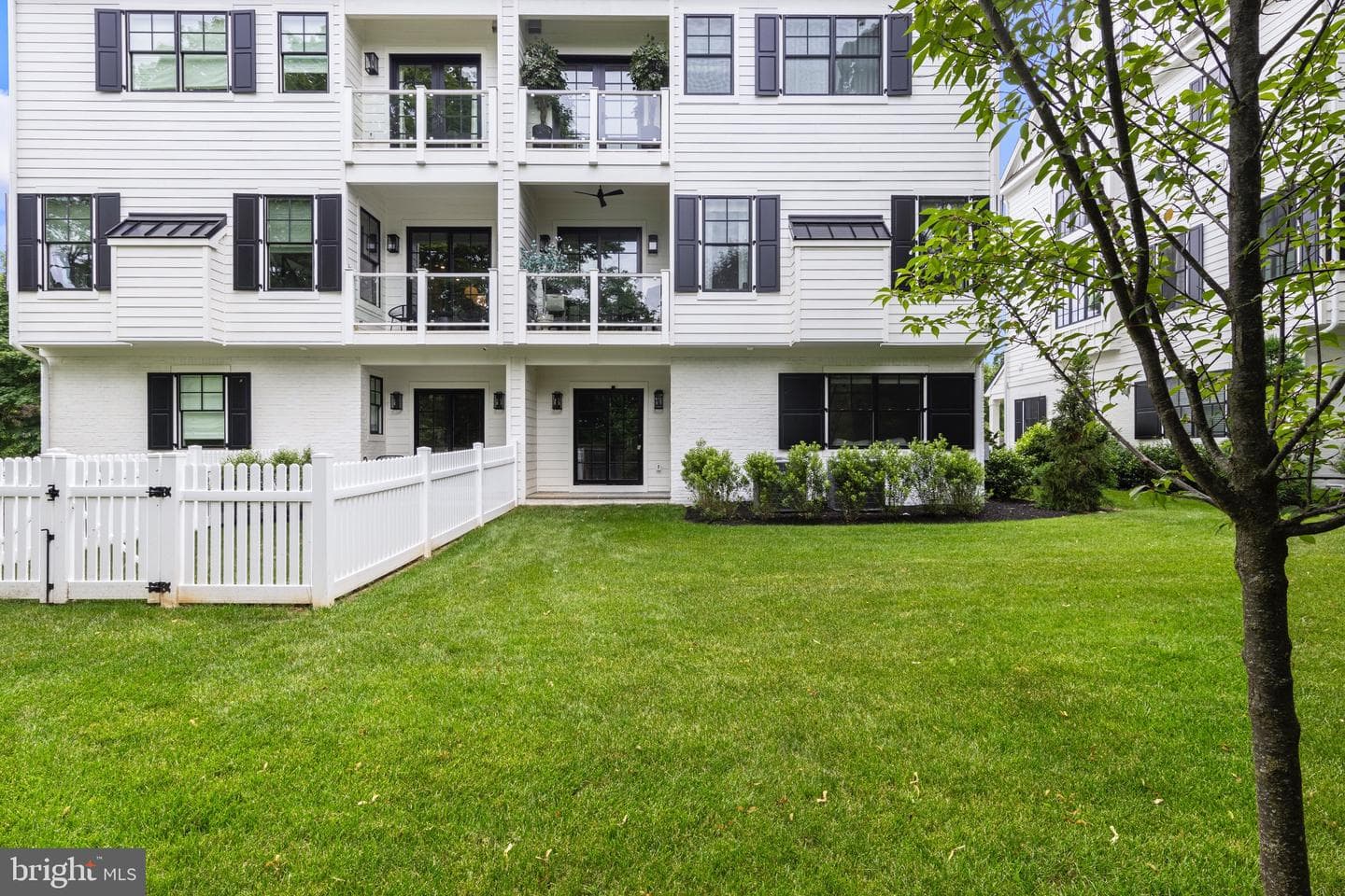 421 Maplewood Avenue photo 41