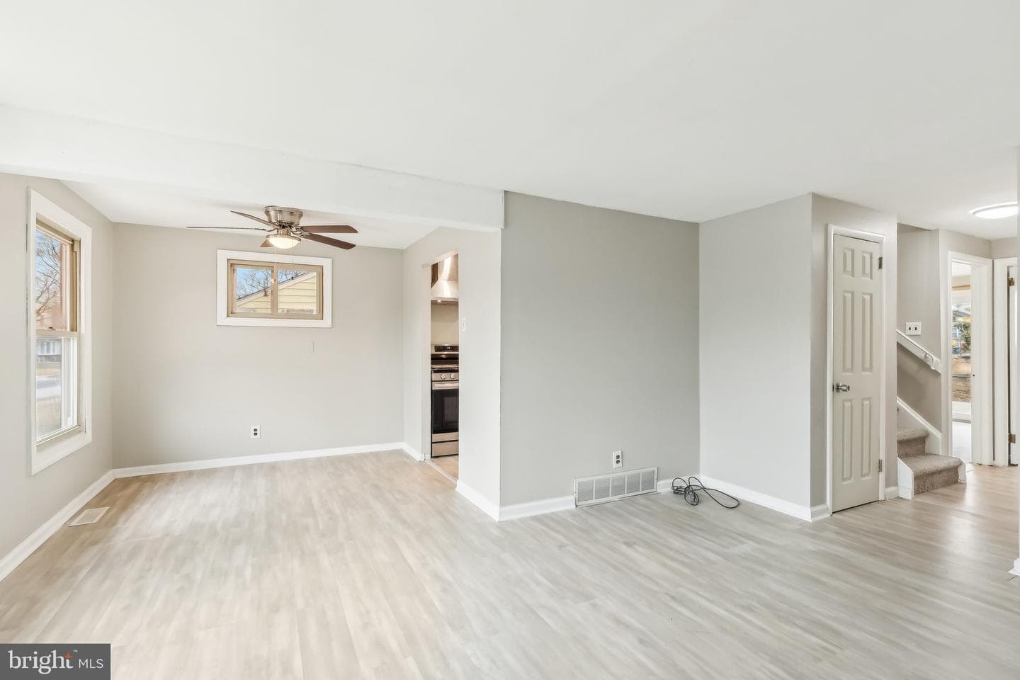 552 E Winona Avenue photo 13