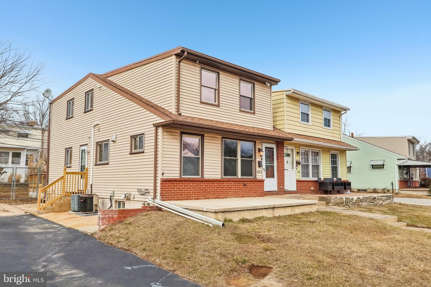 552 E Winona Avenue photo 2