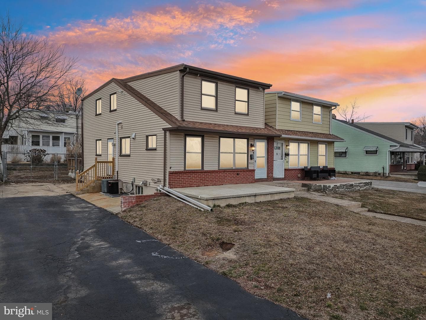 552 E Winona Avenue photo 40