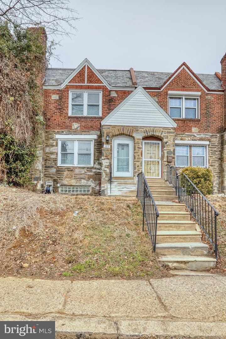163 E Plumstead Avenue photo 1