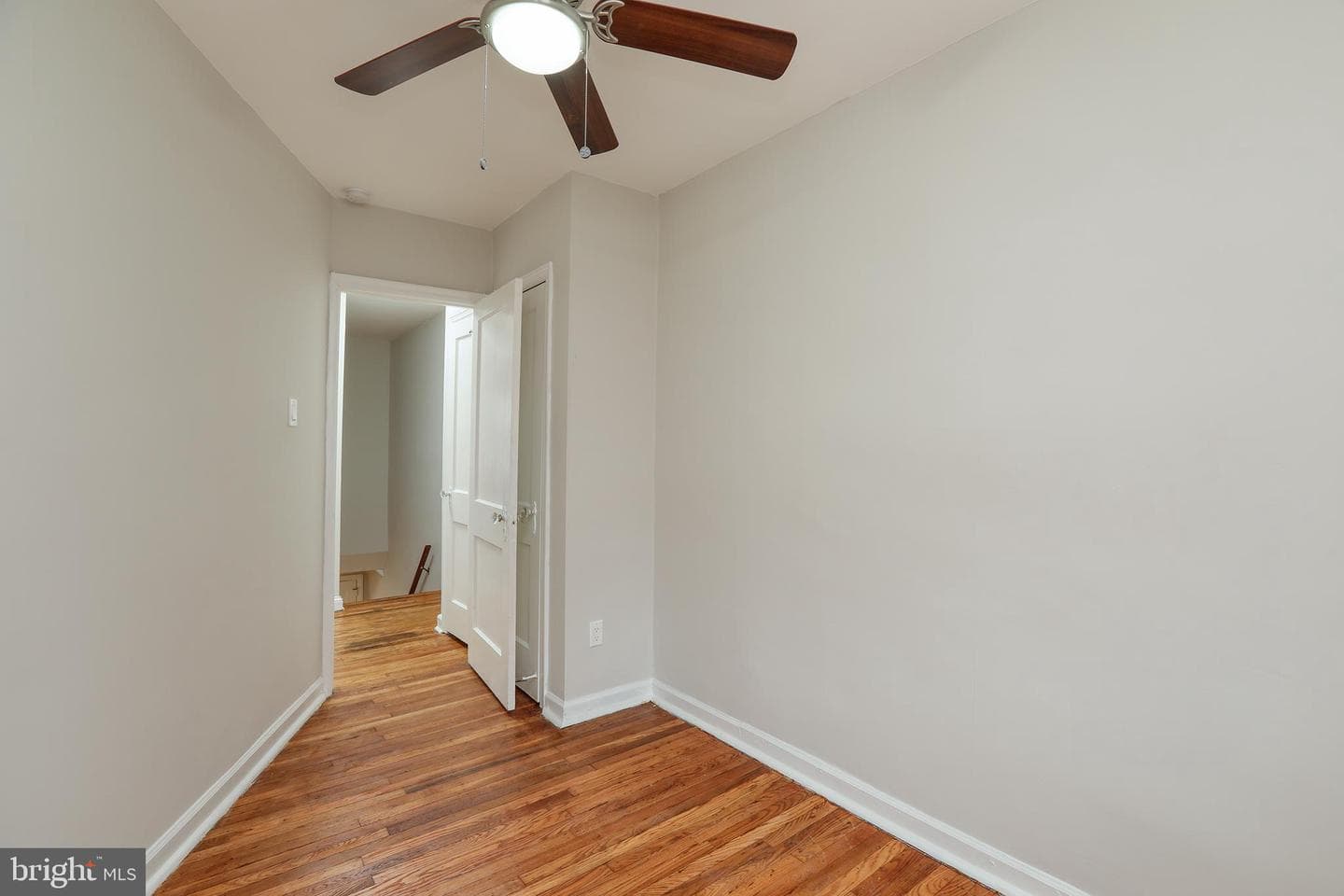 163 E Plumstead Avenue photo 23