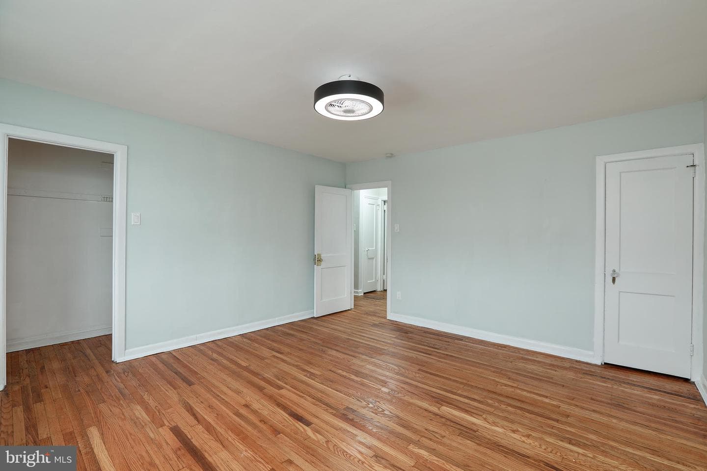 163 E Plumstead Avenue photo 24