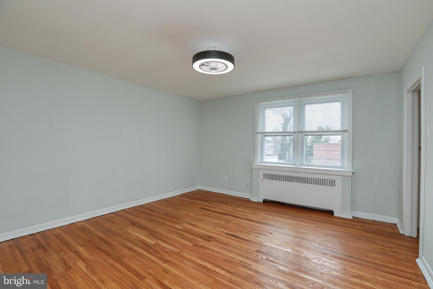163 E Plumstead Avenue photo 25
