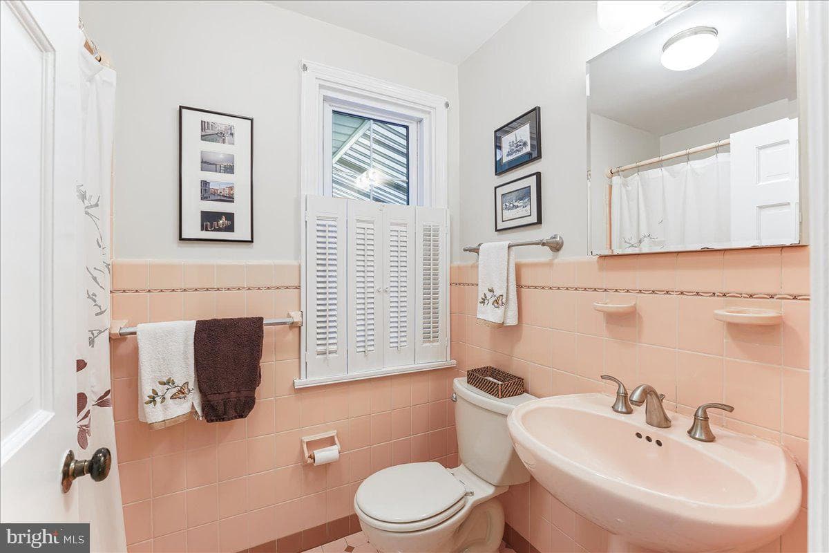 746 Sproul Road photo 13