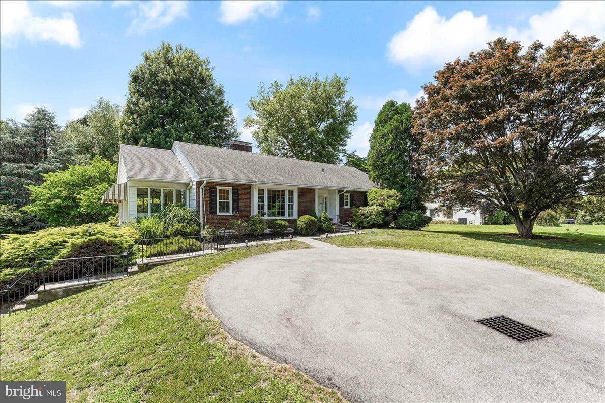 746 Sproul Road photo 17