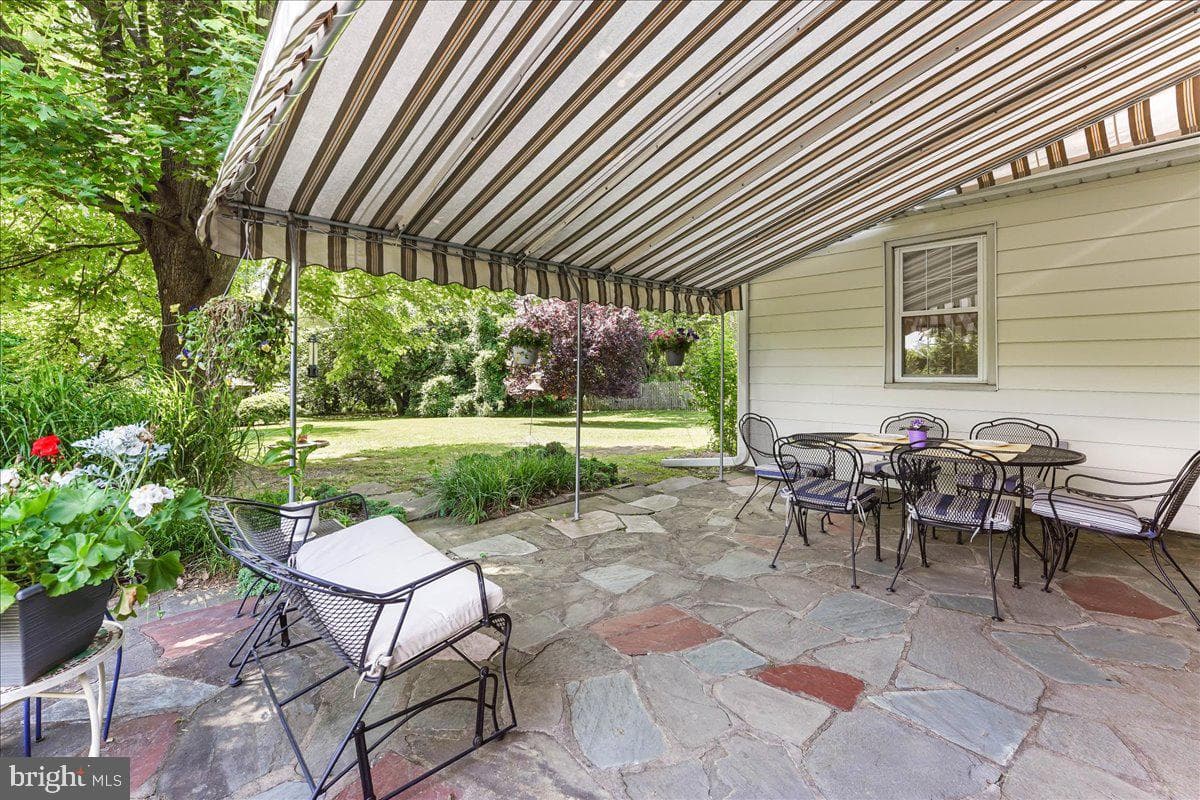 746 Sproul Road photo 19