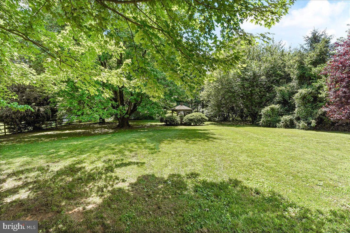 746 Sproul Road photo 21