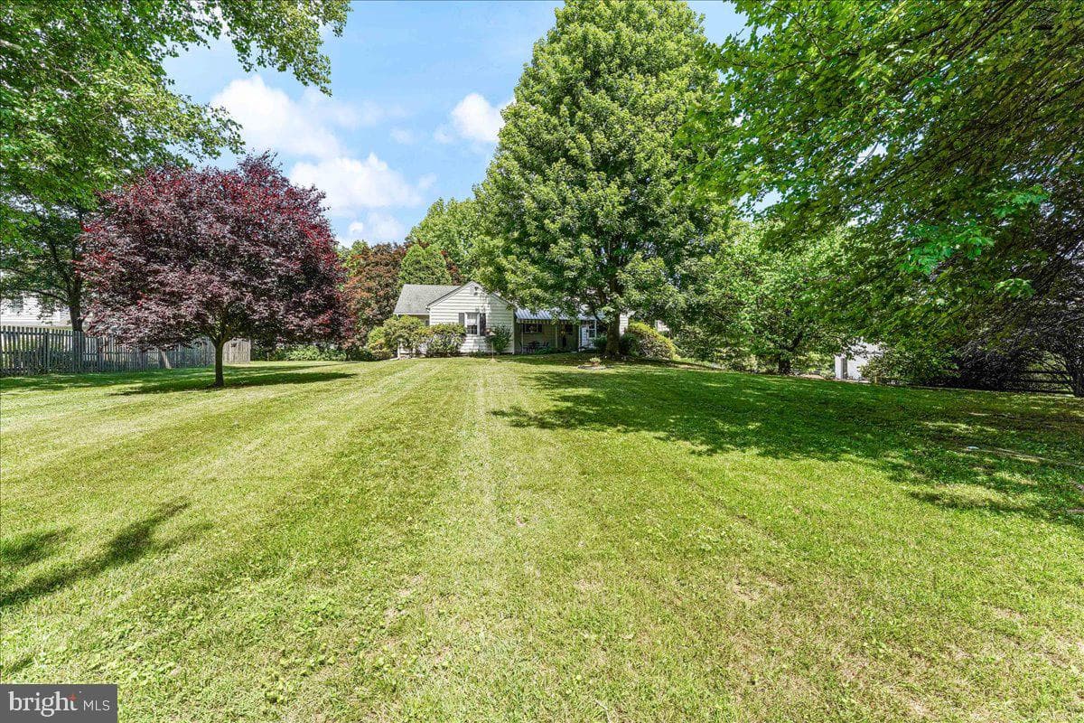 746 Sproul Road photo 24