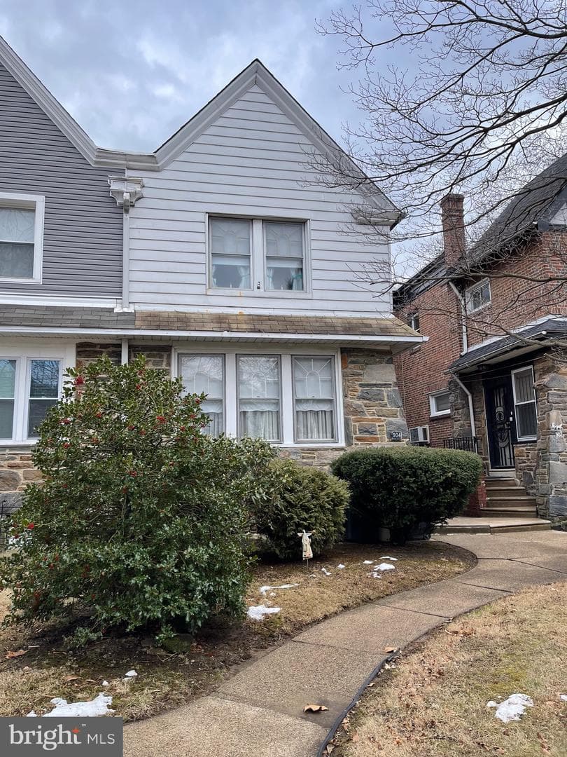904 Whitby Avenue photo 1